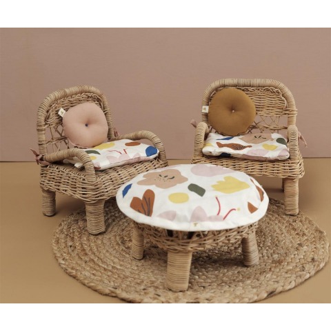 Silla y mesa ratán para muñecas de Fabelab_1